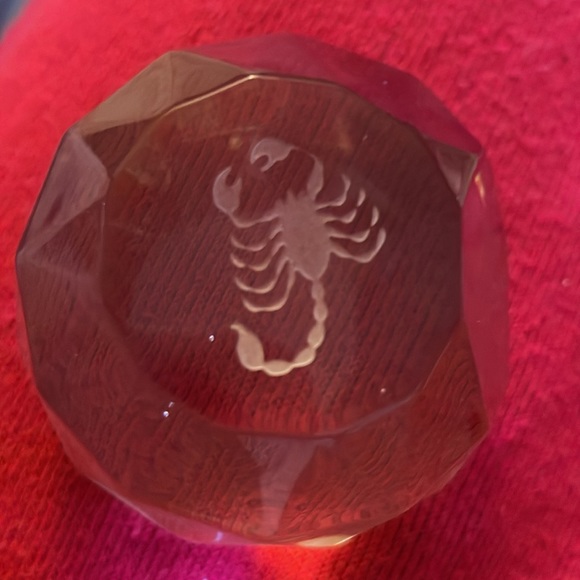 Crystal paper weight Scorpio prism 24% PbO made in Czech - Picture 3 of 5
